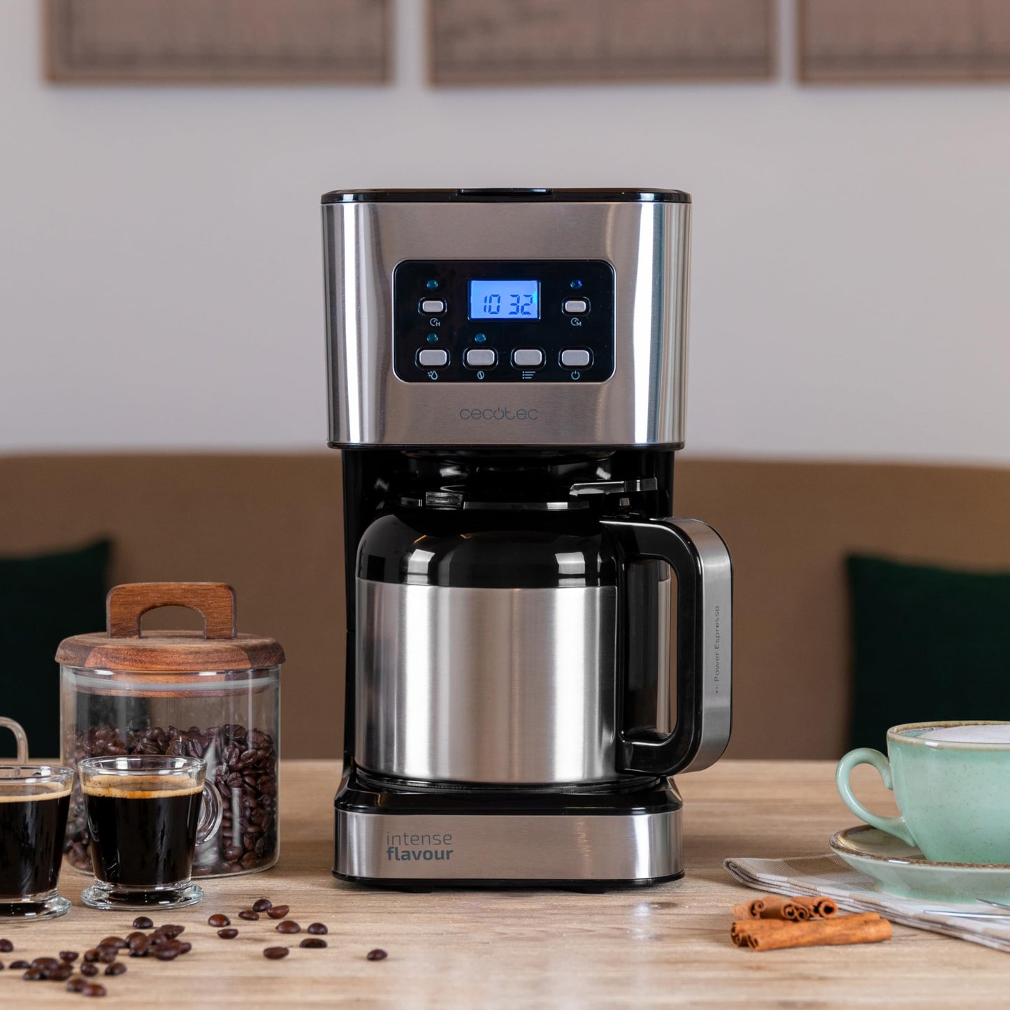 Cafeteira Cecotec 6 xícaras Inox - Design Moderno