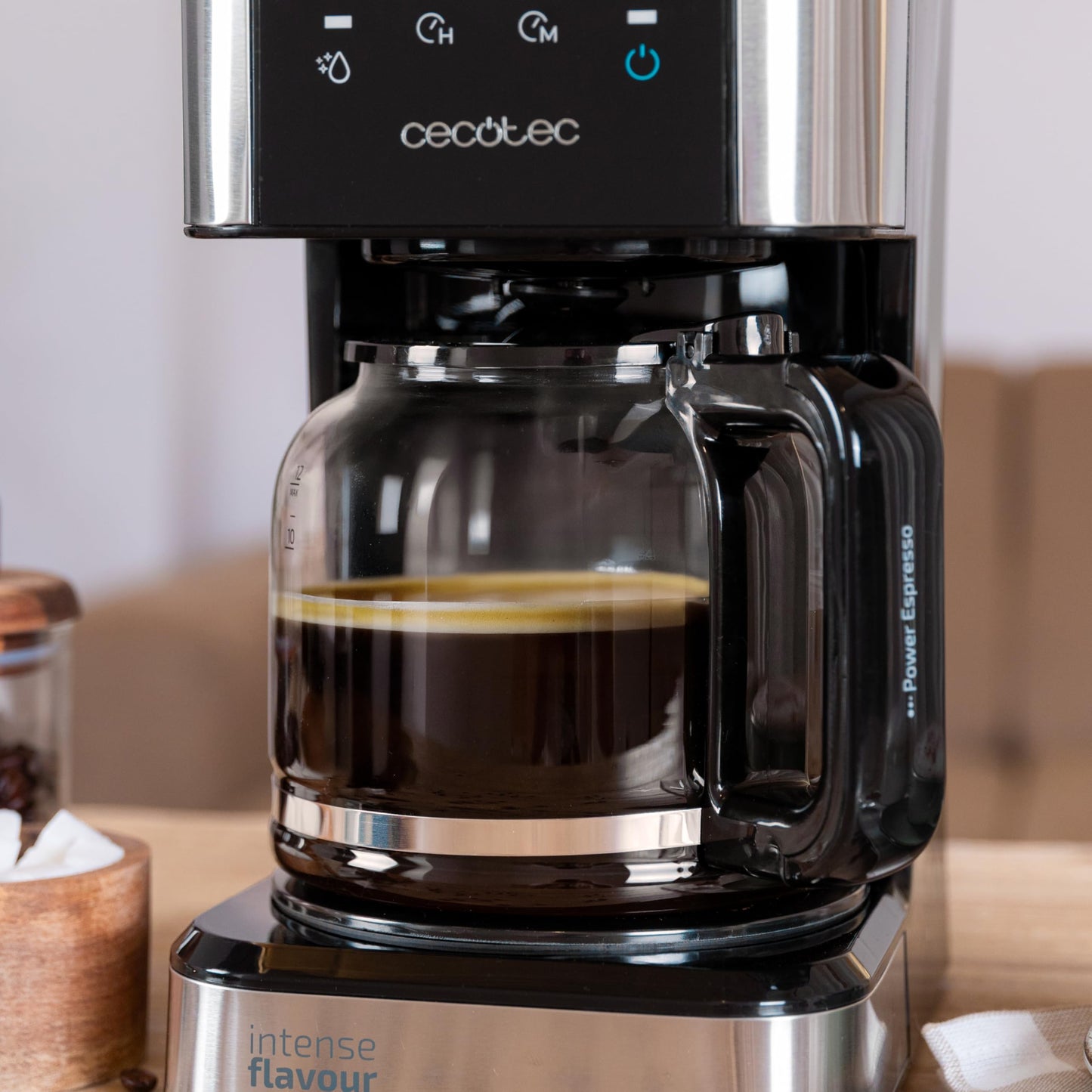 Cafeteira Cecotec 6 xícaras Inox - Design Moderno