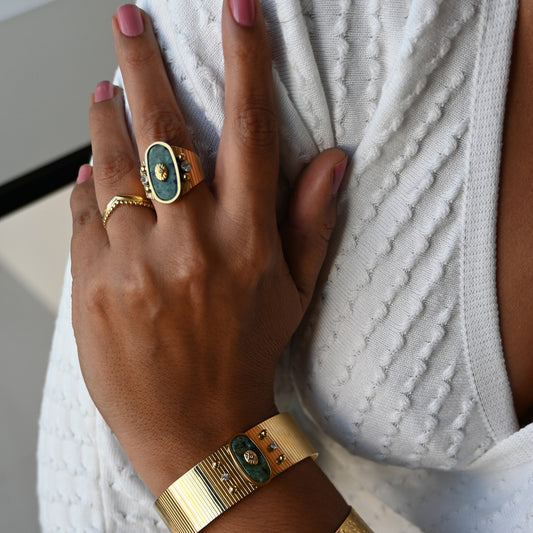 Rigid steel bracelet with eye texture