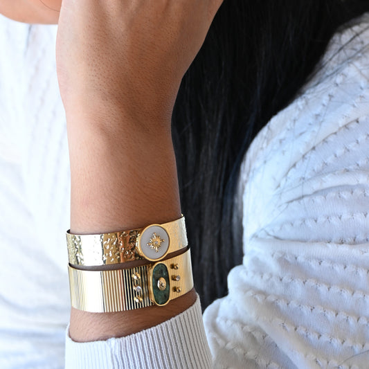 Rigid steel bracelet with sun texture