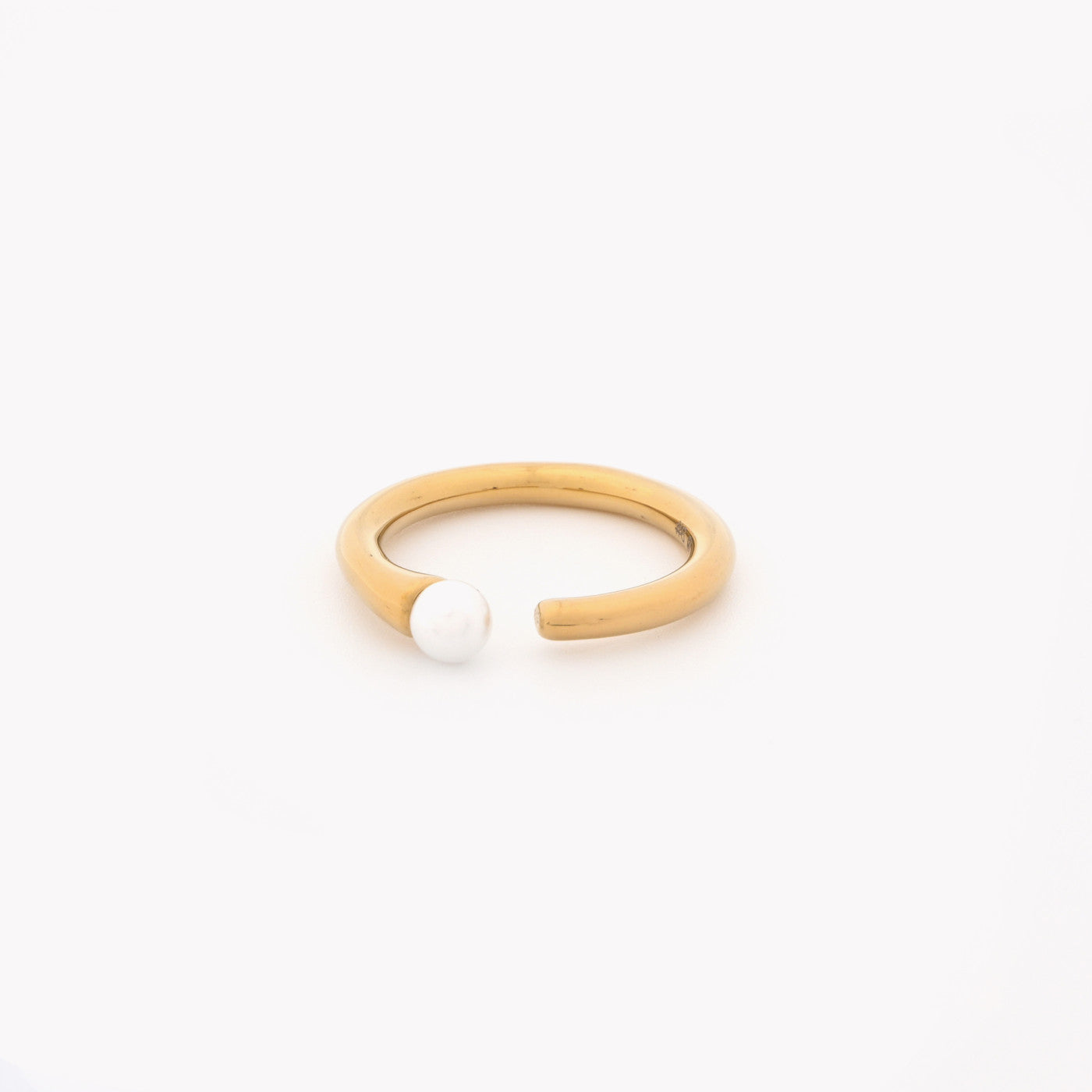 Open steel ring with pearl