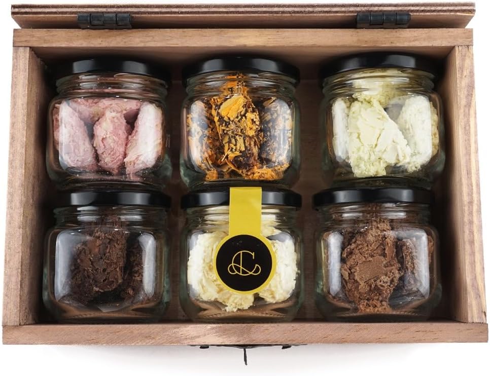 Caixa de madeira com 30 trufas de chocolate artesanais Chamball Gourmet em potes de vidro