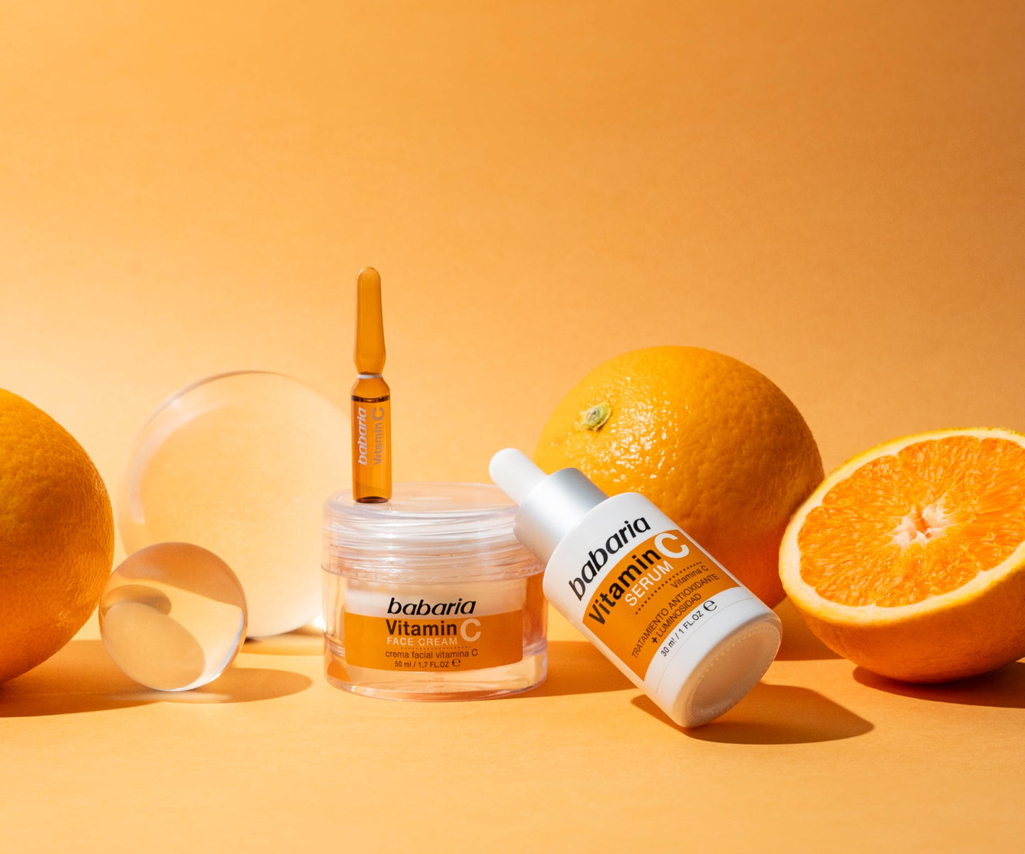 Babaria - Pack cremes mulher presente com creme hidratante e soro facial em fundo laranja com laranjas