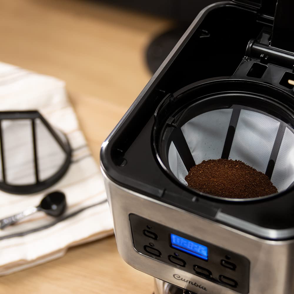 Cafeteira Cecotec 6 xícaras com filtro para café moído e painel digital fácil de usar