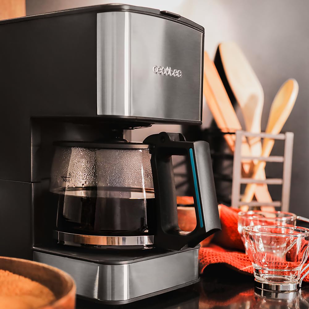 Cafeteira Cecotec 6 xícaras com capacidade de 0,8 litros e potência de 680 W, ideal para preparar café fresco