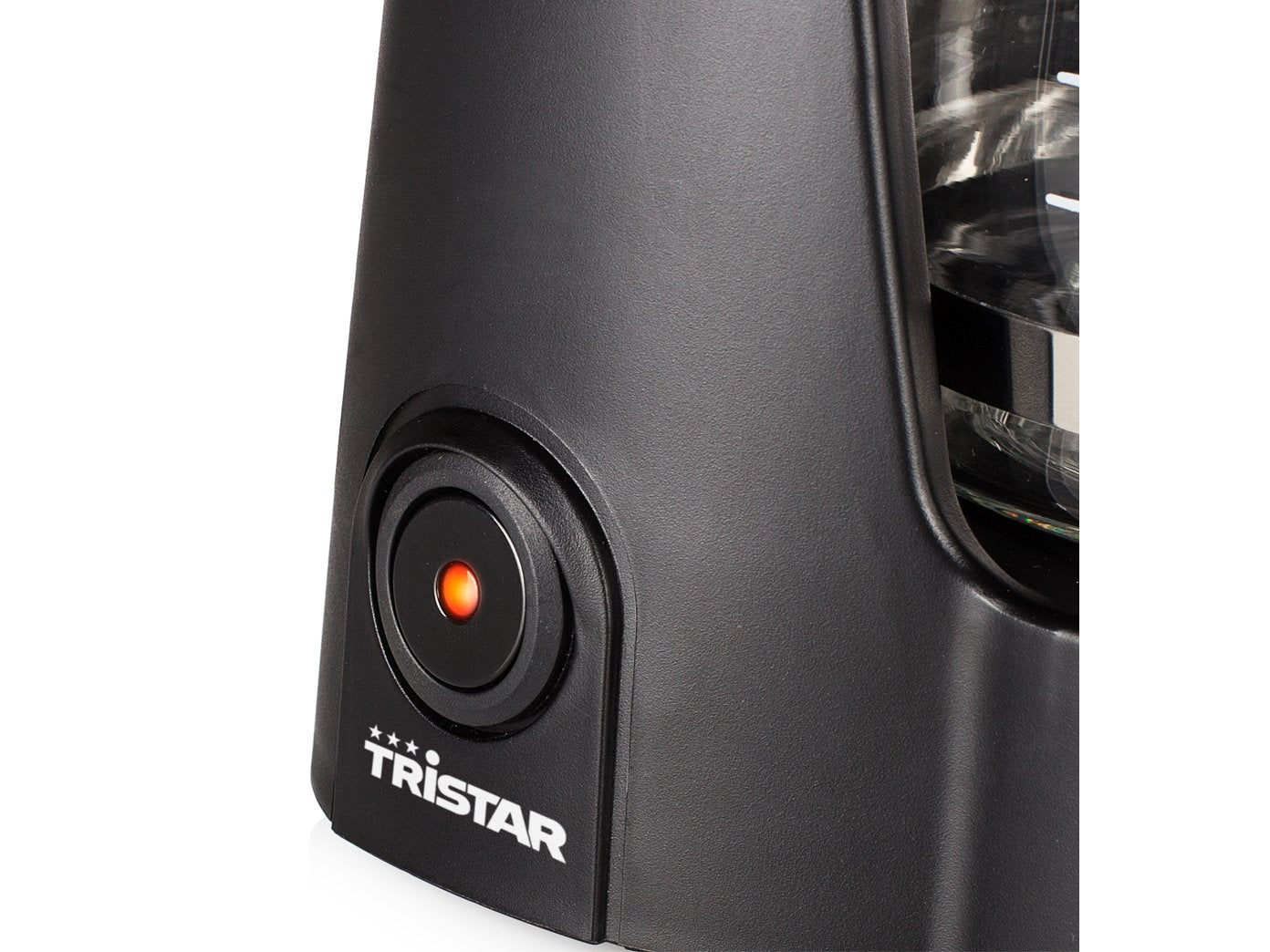 Cafeteira Cecotec drip 680W em preto com botão de funcionamento iluminado para preparar café saboroso