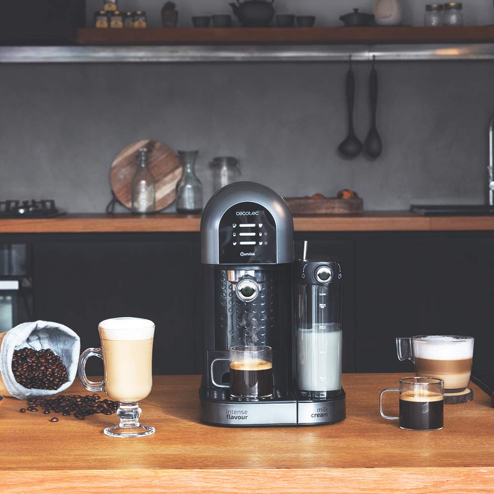 Cafeteira semiautomatica Cecotec Power Instant-ccino 20 Chic na cozinha, moendo café e usando cápsulas