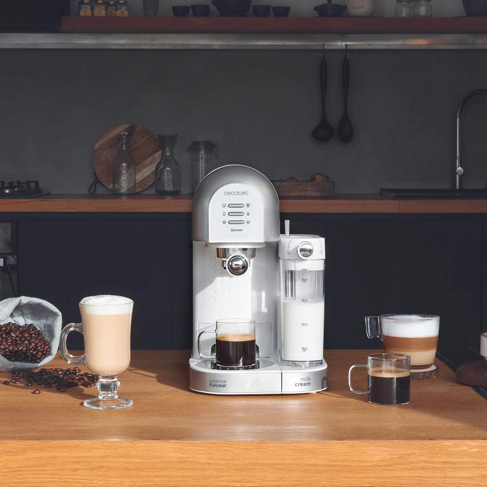 Cafeteira semiautomatica Cecotec Power Instant-ccino 20 Chic série bianca no countertop com diferentes tipos de café