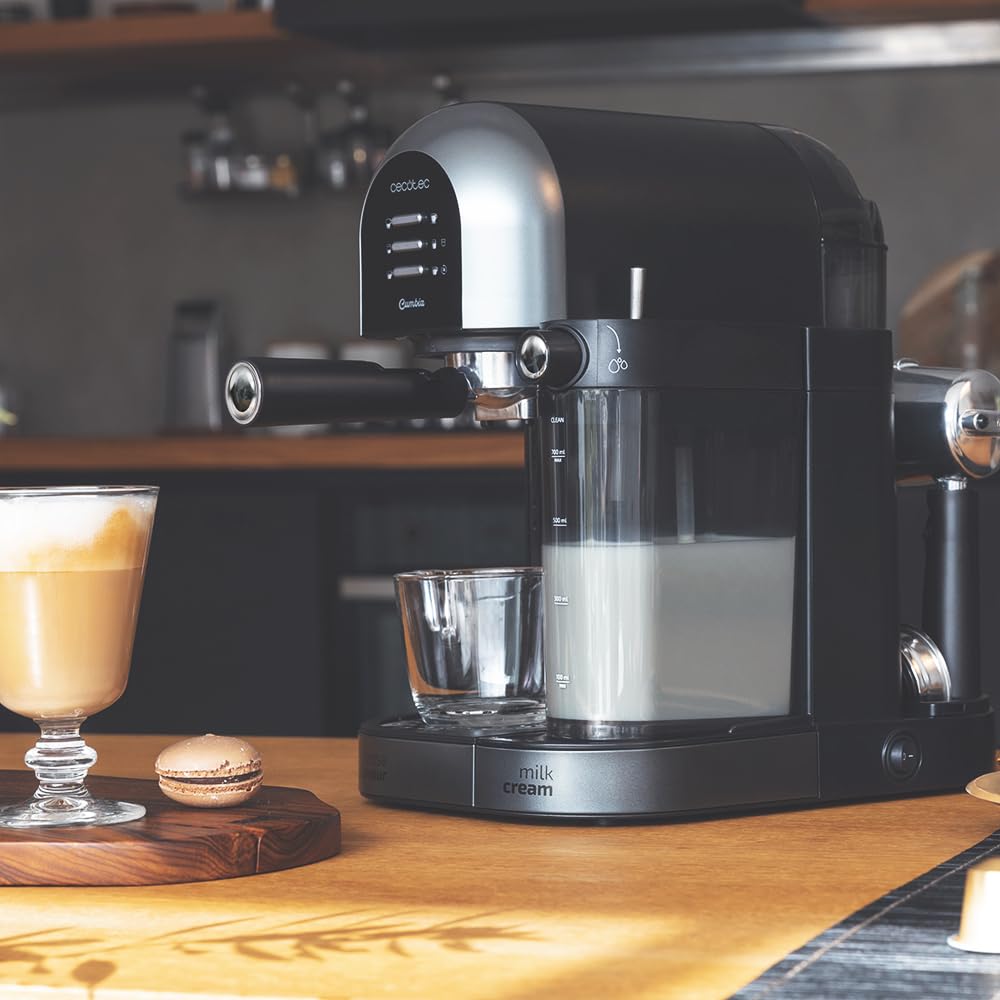 Cafeteira semiautomática Cecotec Power Instant-ccino 20 Chic em ambiente moderno, com café e sobremesas