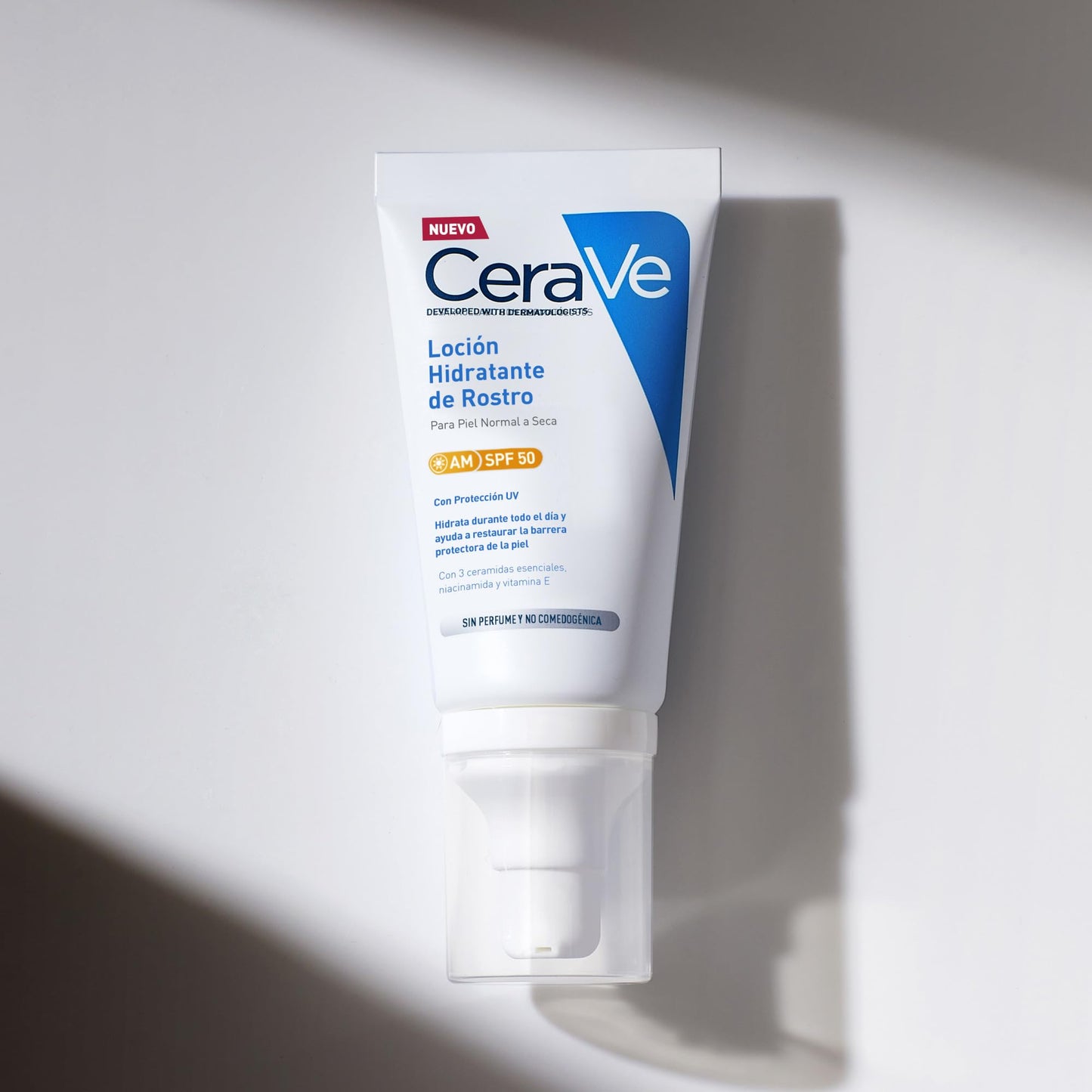 Produto CeraVe Loção Hidratante de Rosto SPF 50, ideal para pele normal a seca, disponível na Terra de Estrelas.