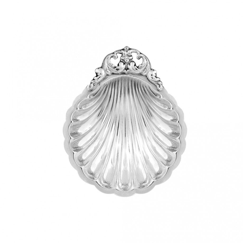 concha de batismo prata Topázio 1874 em forma de vieira com acabamento polido e detalhe ornamentado