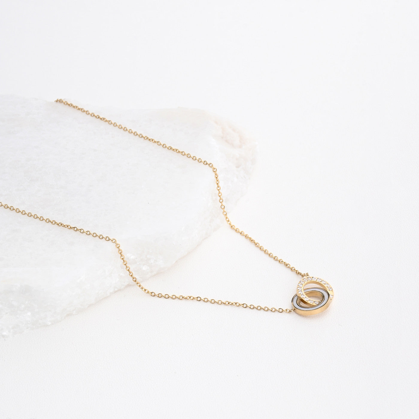 Interlaced circle steel necklace