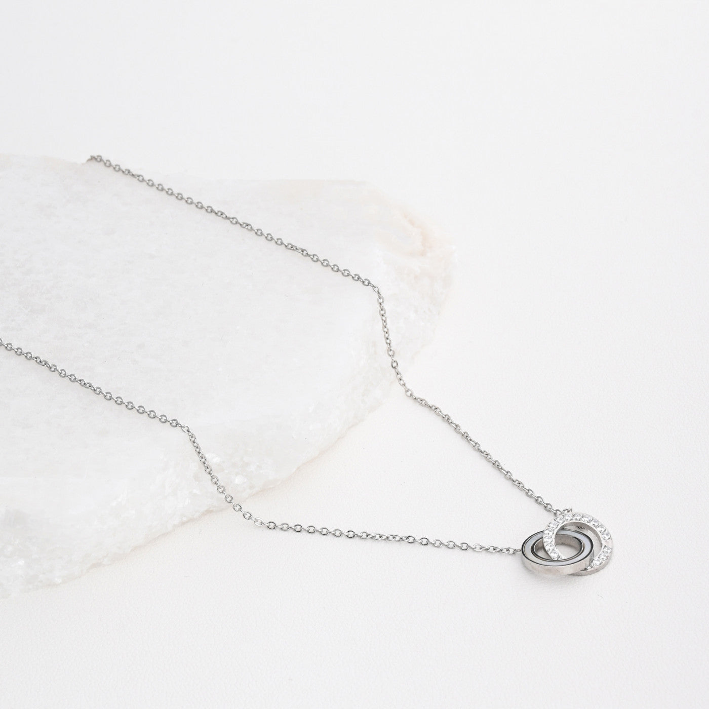 Collar acero círculos entrelazados