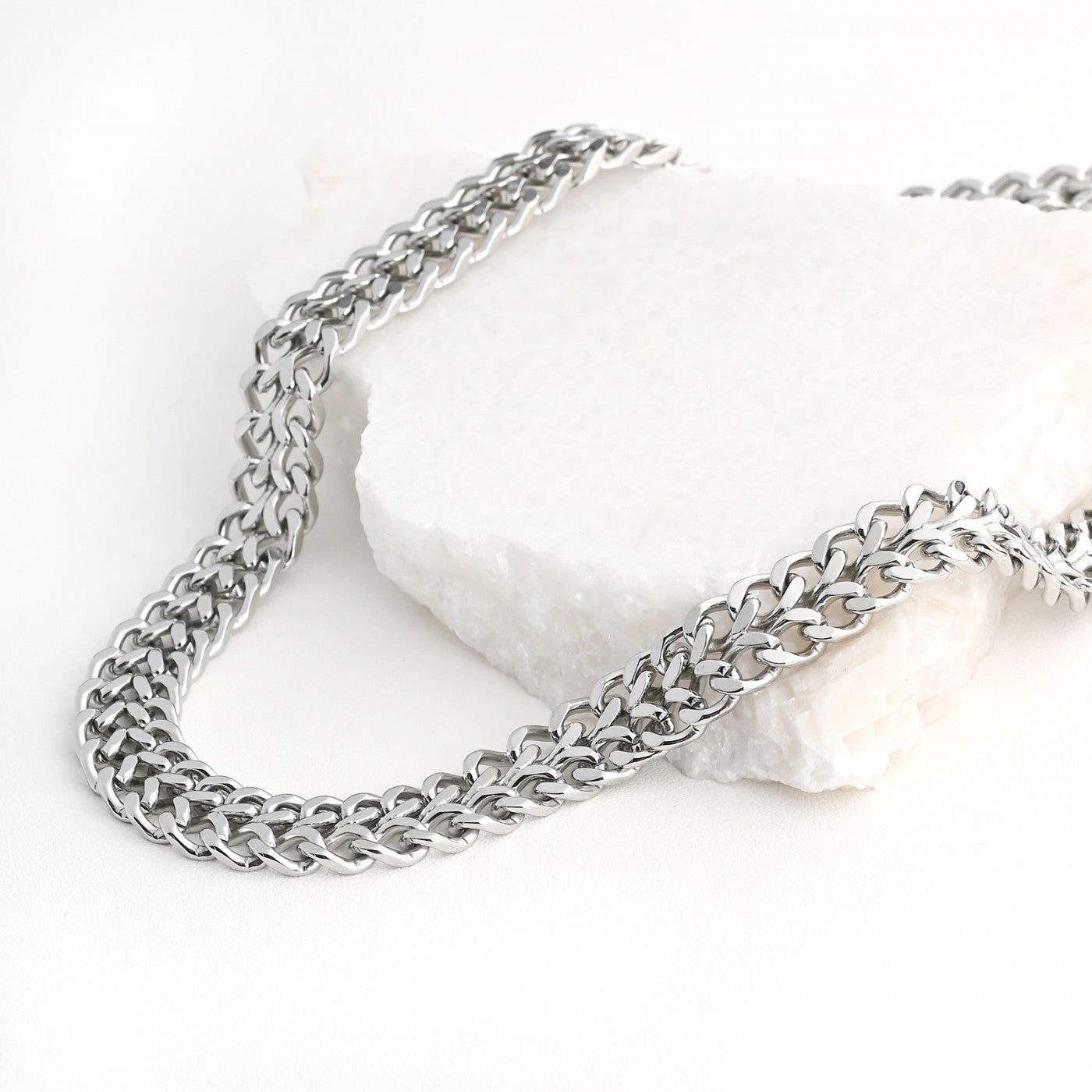Collar de acero de malla gruesa
