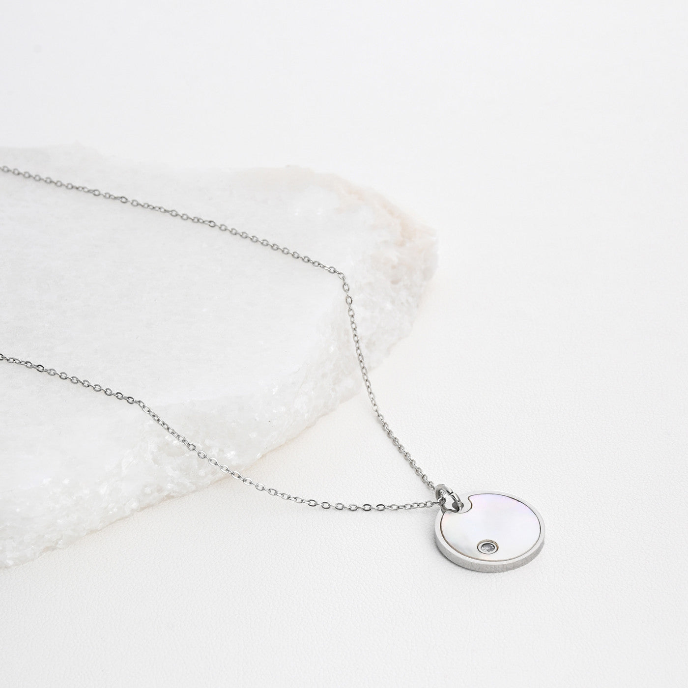 Round steel necklace with mother of pearl
