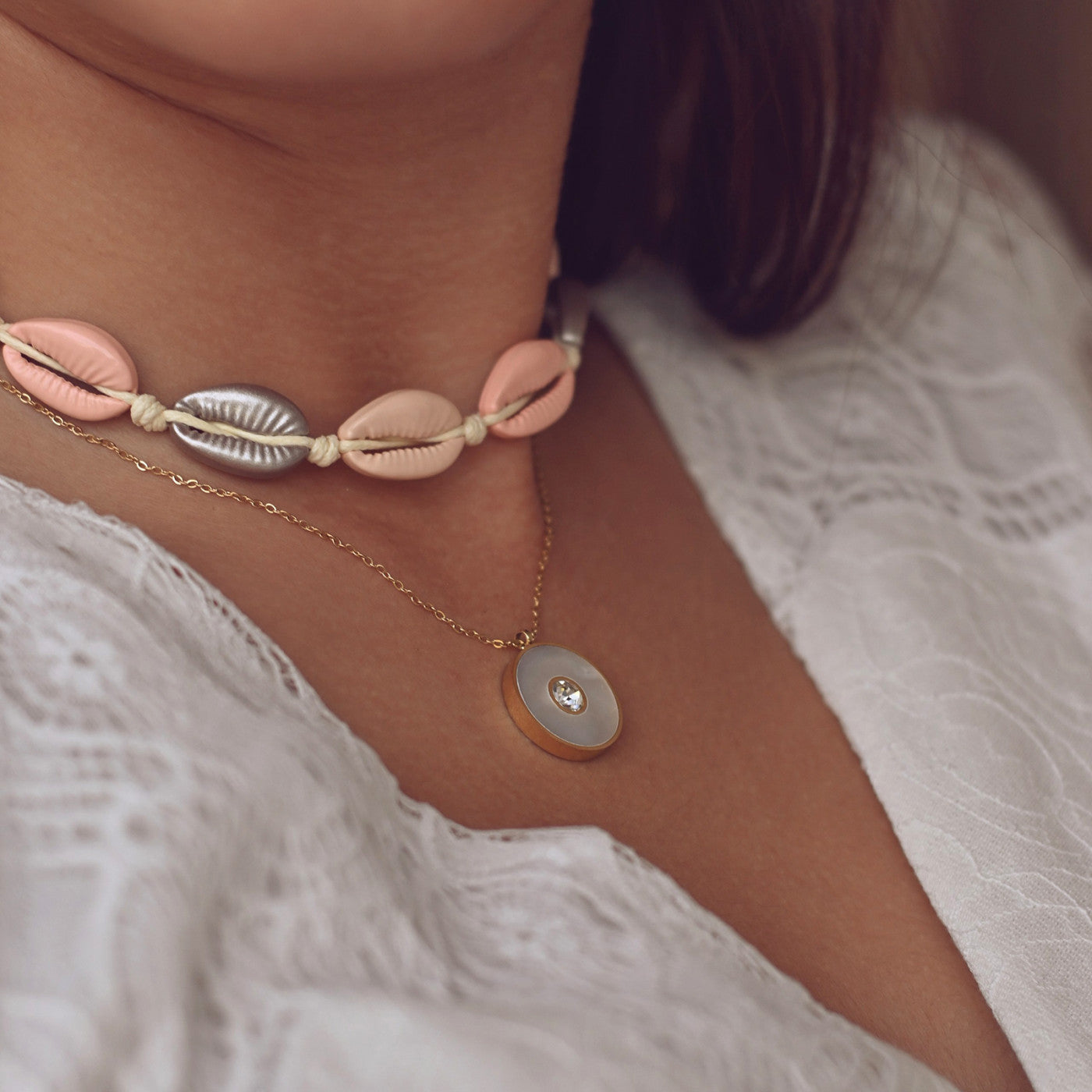 Steel necklace with diamonds and mother-of-pearl