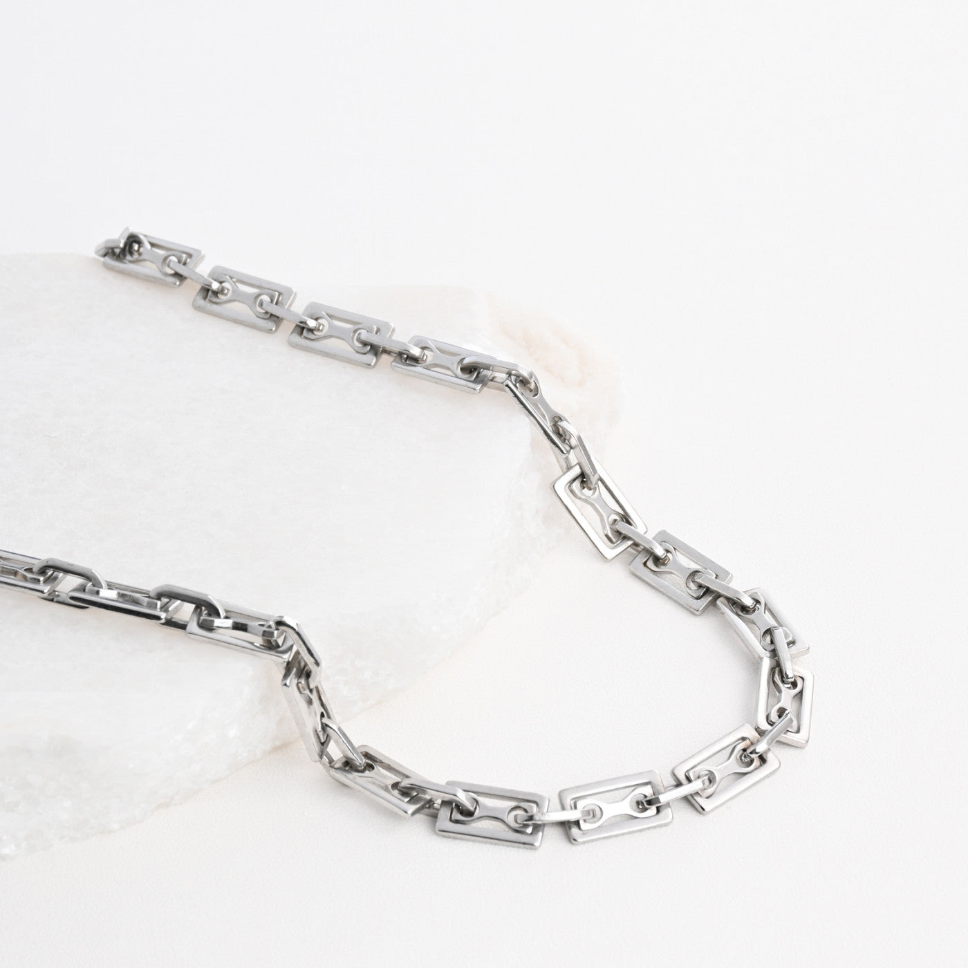 Collar de acero rectangular