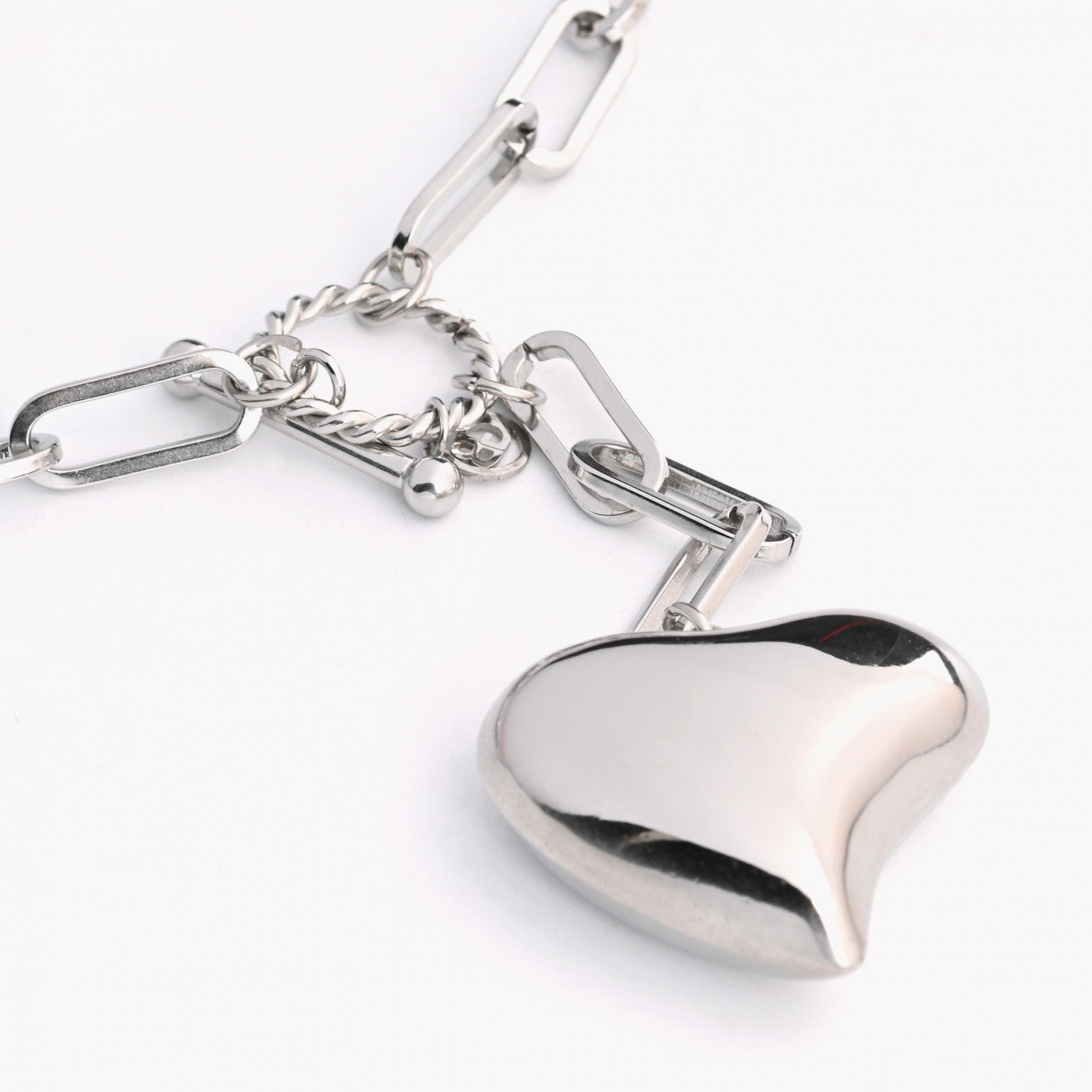 Collar de acero con eslabones y corazón lleno