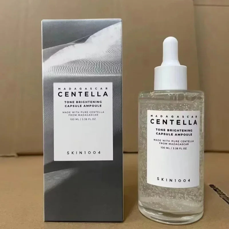 Soro de centella para pele radiante de 100ml, destacando a embalagem elegante e conta gotas para aplicação precisa.