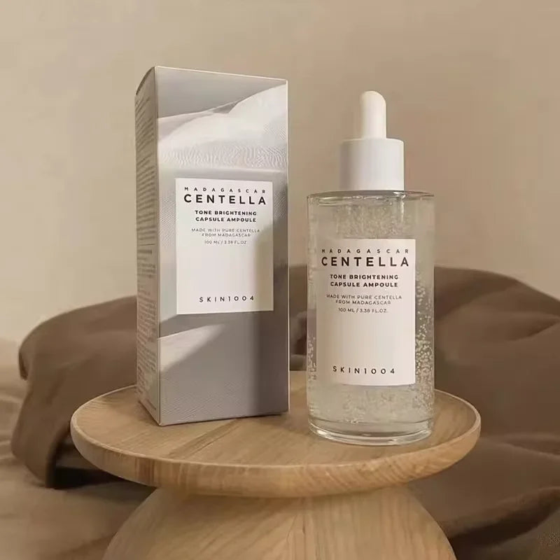 Soro de Centella de 100ml para pele radiante em frasco transparente, com embalagem elegante, ideal para cuidados com a pele