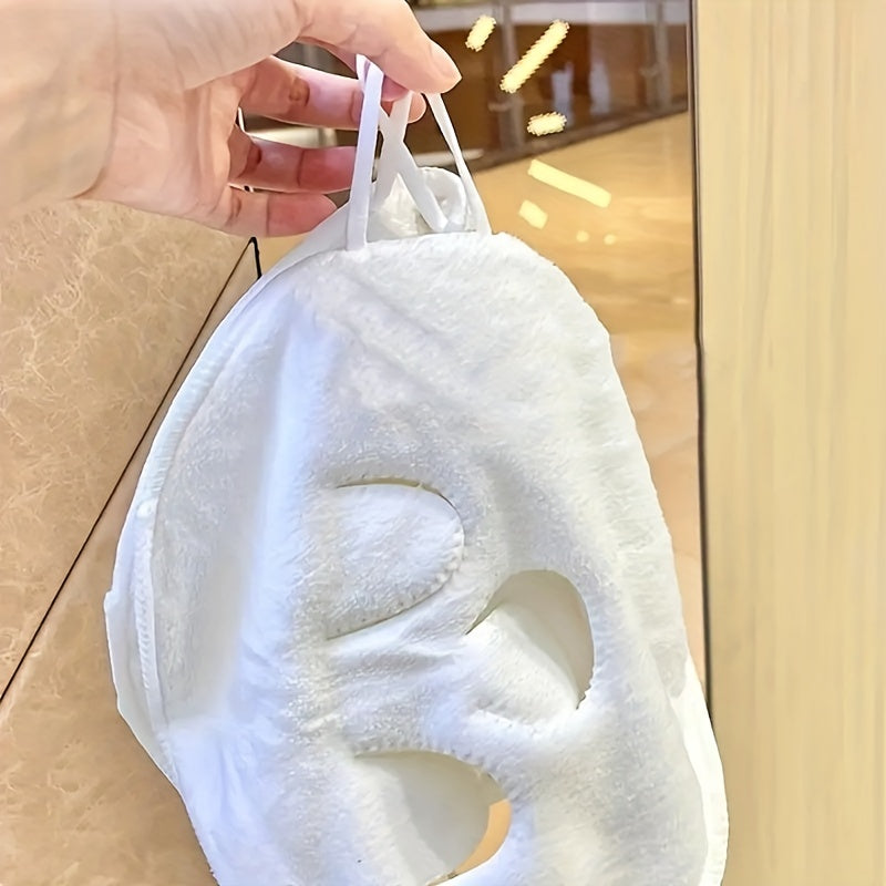 Compressa facial bem estar em toalha branca com design macio e eficiente para terapia quente e fria