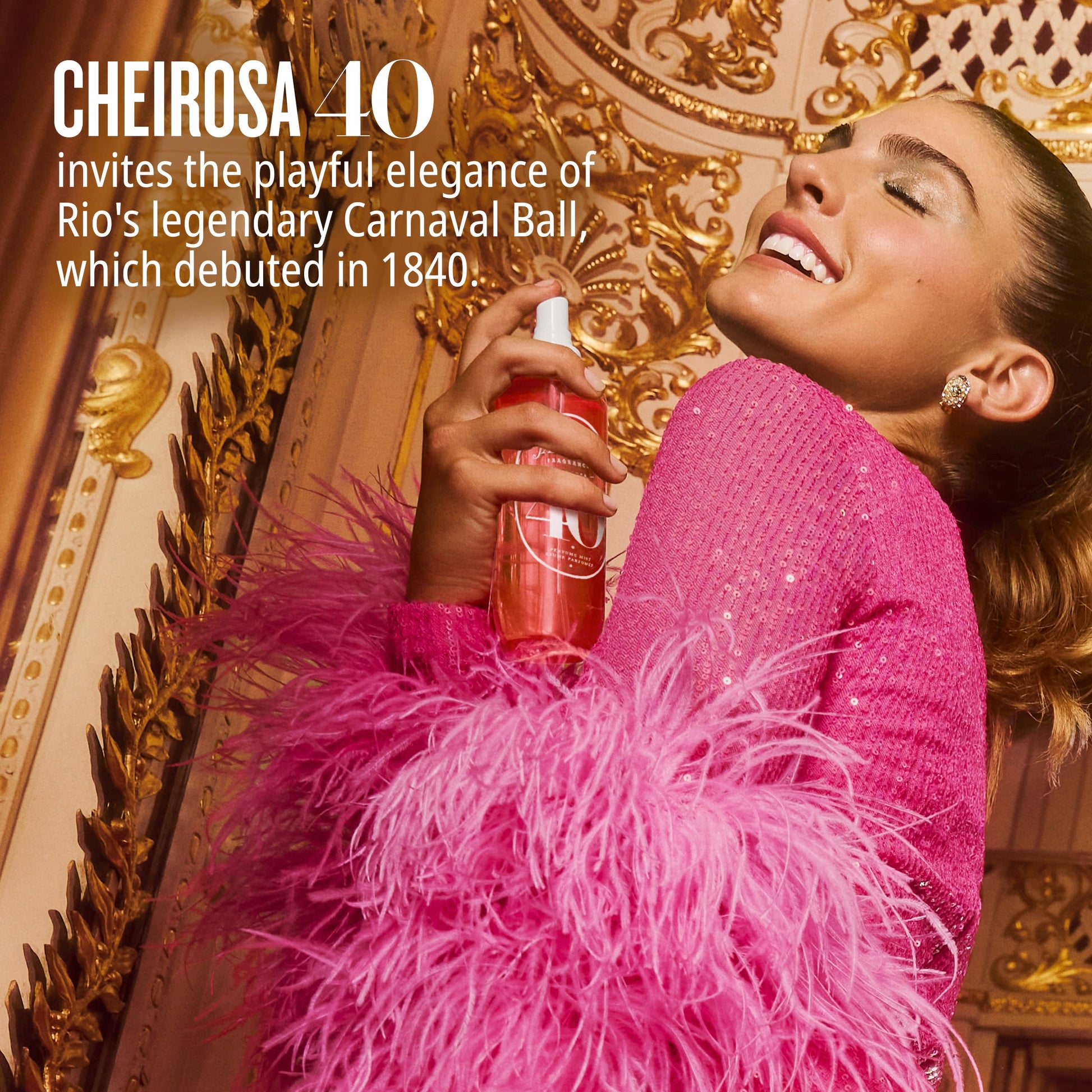 Perfume Sol de Janeiro Cheirosa 40 em frasco de 240 ml com fundo estilizado de Carnaval do Rio