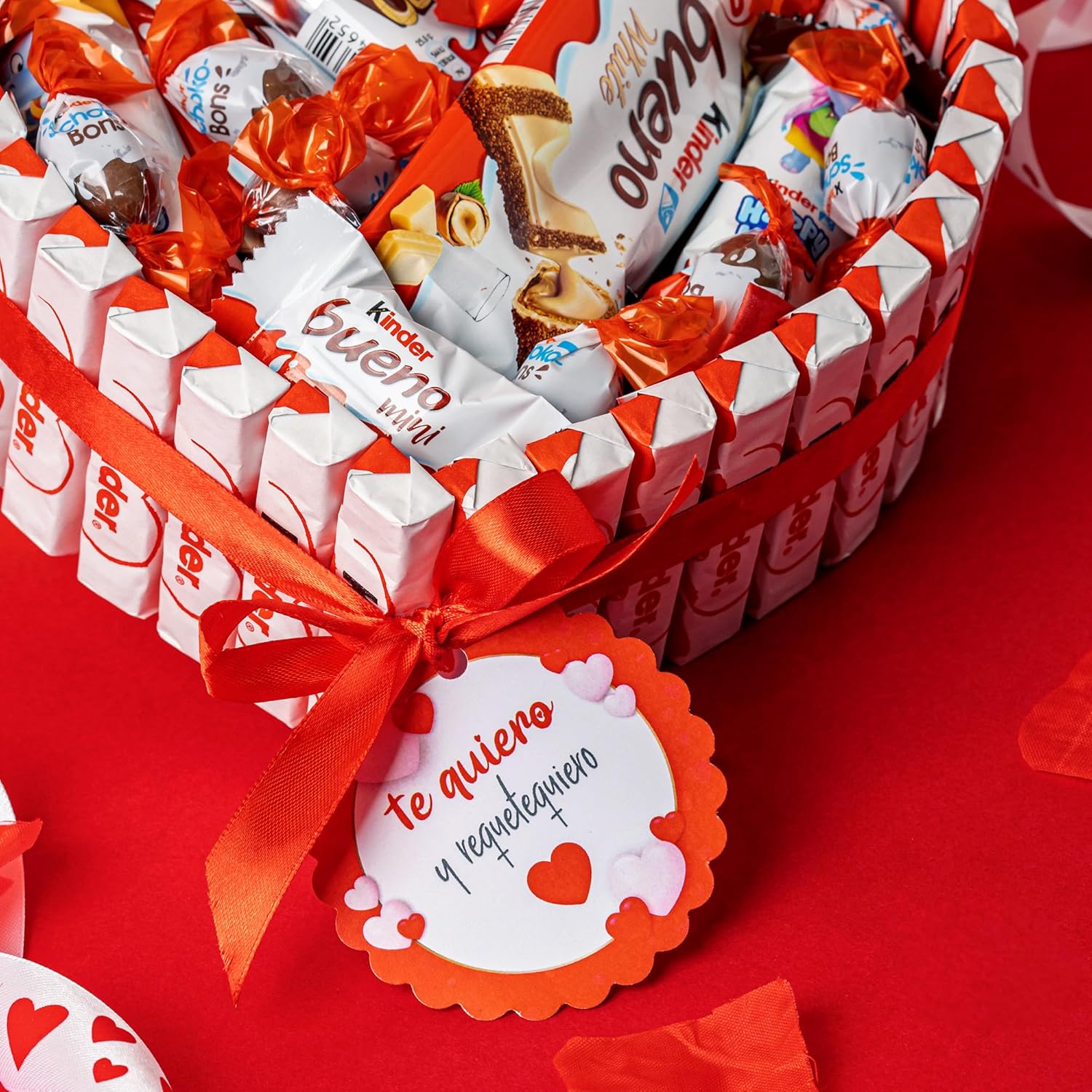 Cesta de chocolates Kinder com bolo, Kinder Bueno Mini e Schokobons, presente original chocolate Kinder