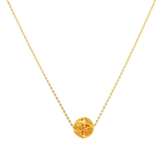 colar esfera de filigrana em ouro amarelo com pendente esferico trabalhado e corrente fina da Carmo Joalheiros