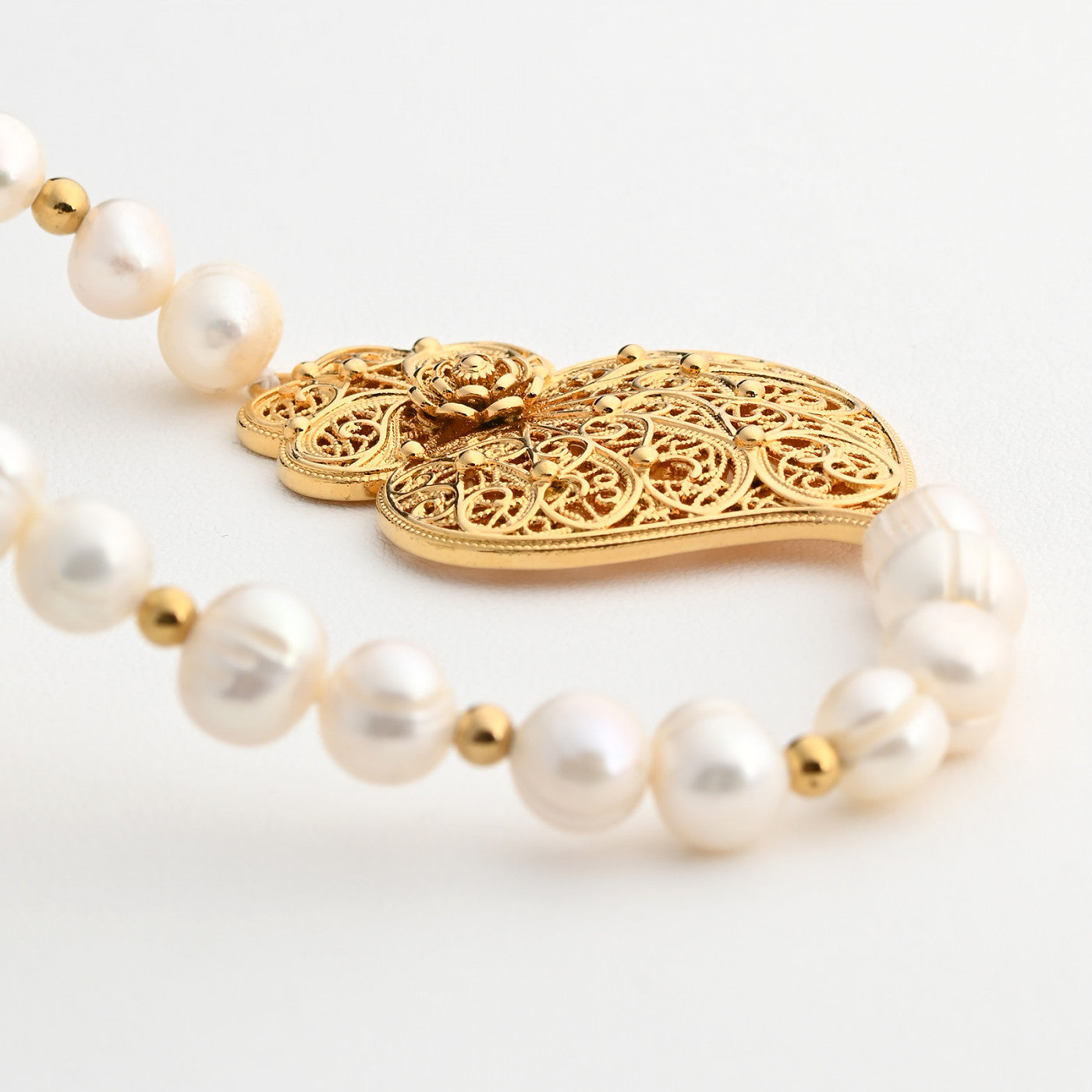 Collar de acero con perlas Corazón de Viana 