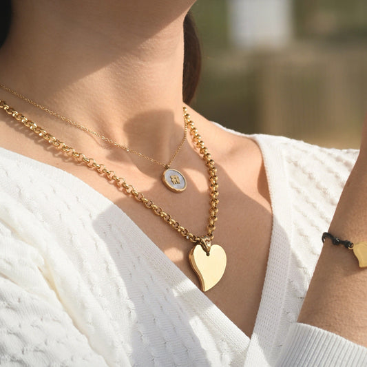 Collar de acero con nácar y pareja.