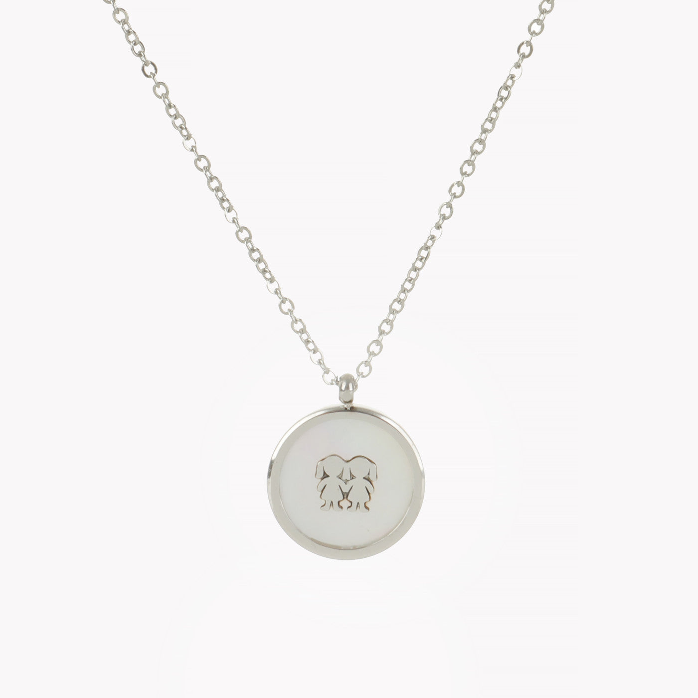 Collar de acero con nácar para dos niñas