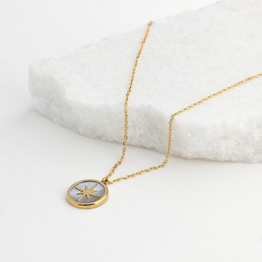 Collar de acero con nácar y estrella. 