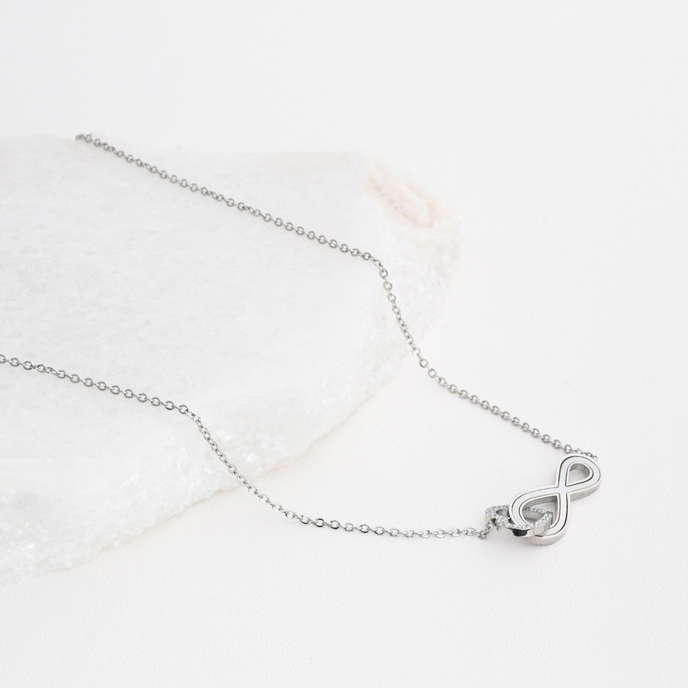 Collar de acero corazón e infinito 