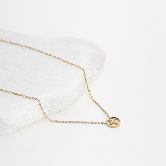 Collar cruz de acero con diamantes 