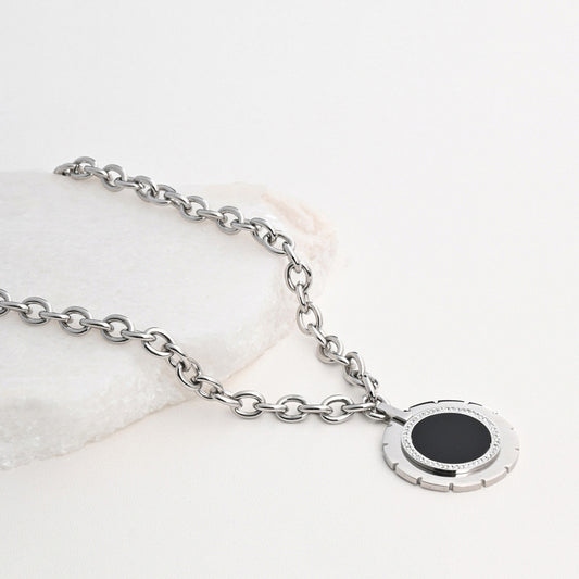 Collar redondo de acero con nácar