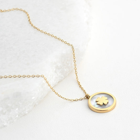Collar de acero con trébol y nácar 