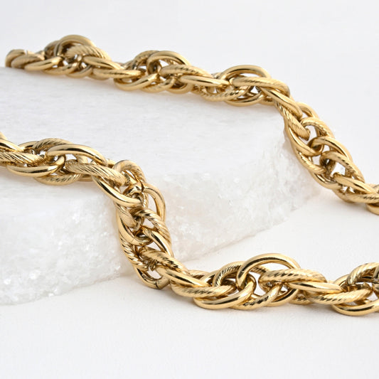 Collar de acero con base gruesa