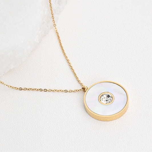 Collar de acero con diamantes y nácar. 