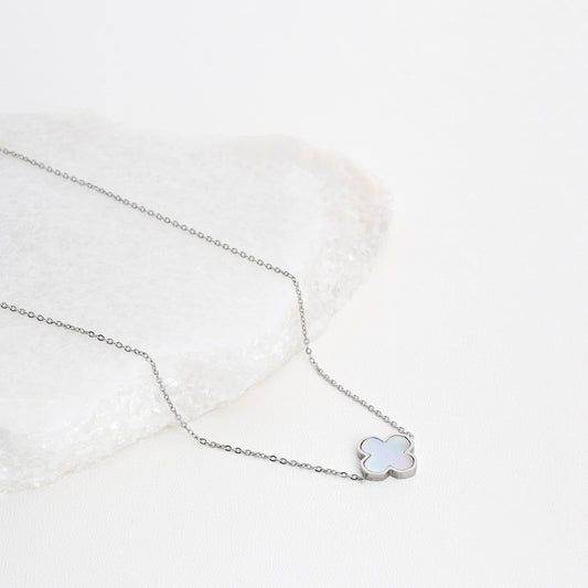 Collar de acero con trébol y nácar 