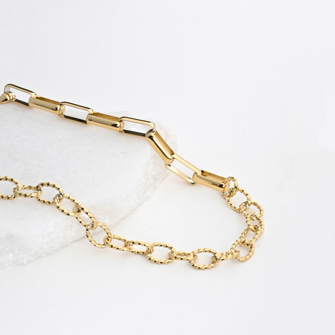 Collar reversible de acero con eslabones.