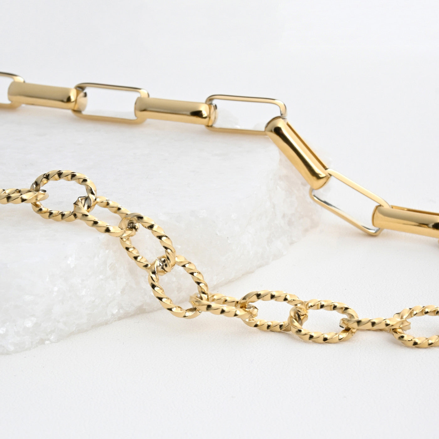 Collar reversible de acero con eslabones.