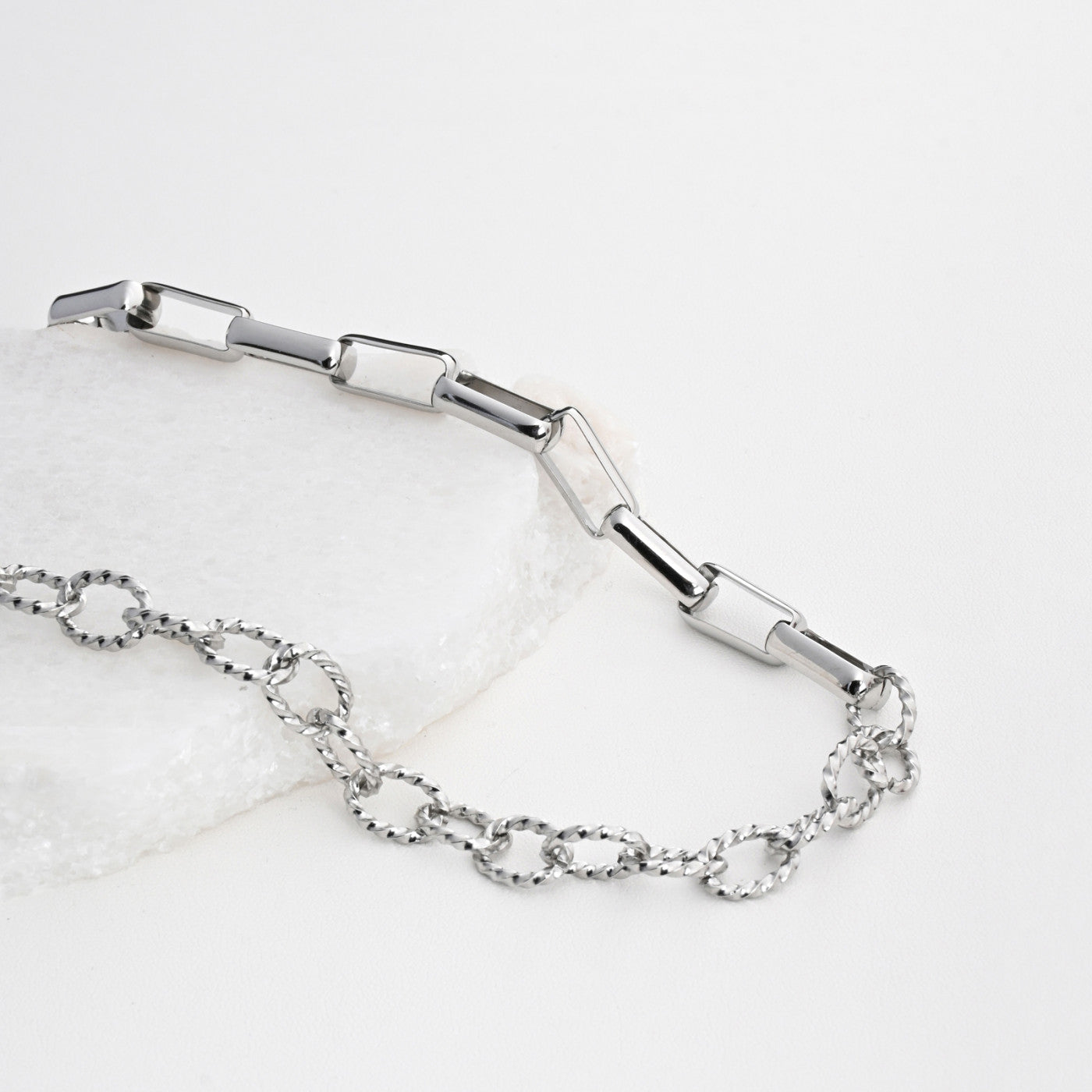 Collar reversible de acero con eslabones.