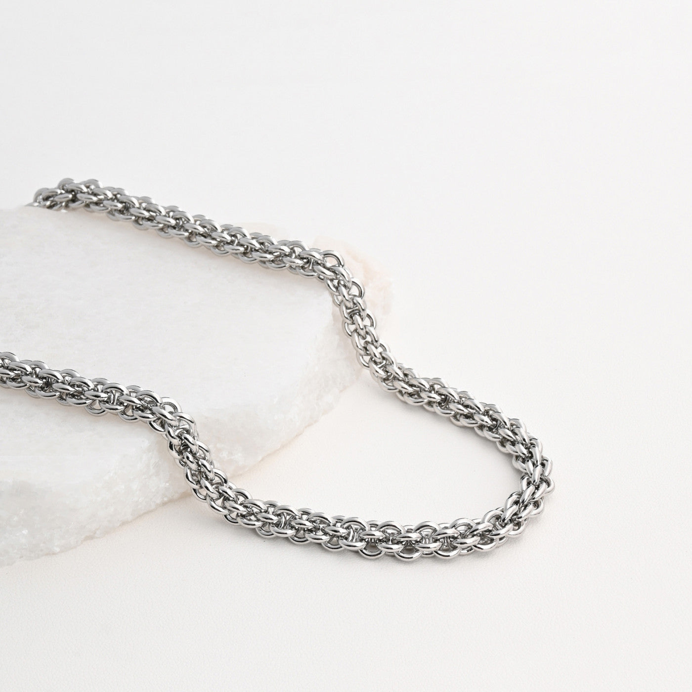 Collar de eslabones de acero grueso